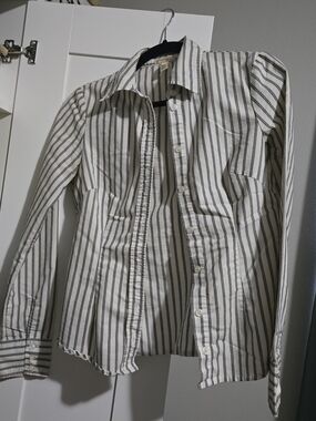 Vintage Ambiance Striped Button-Down Shirt: White with Black Stripes